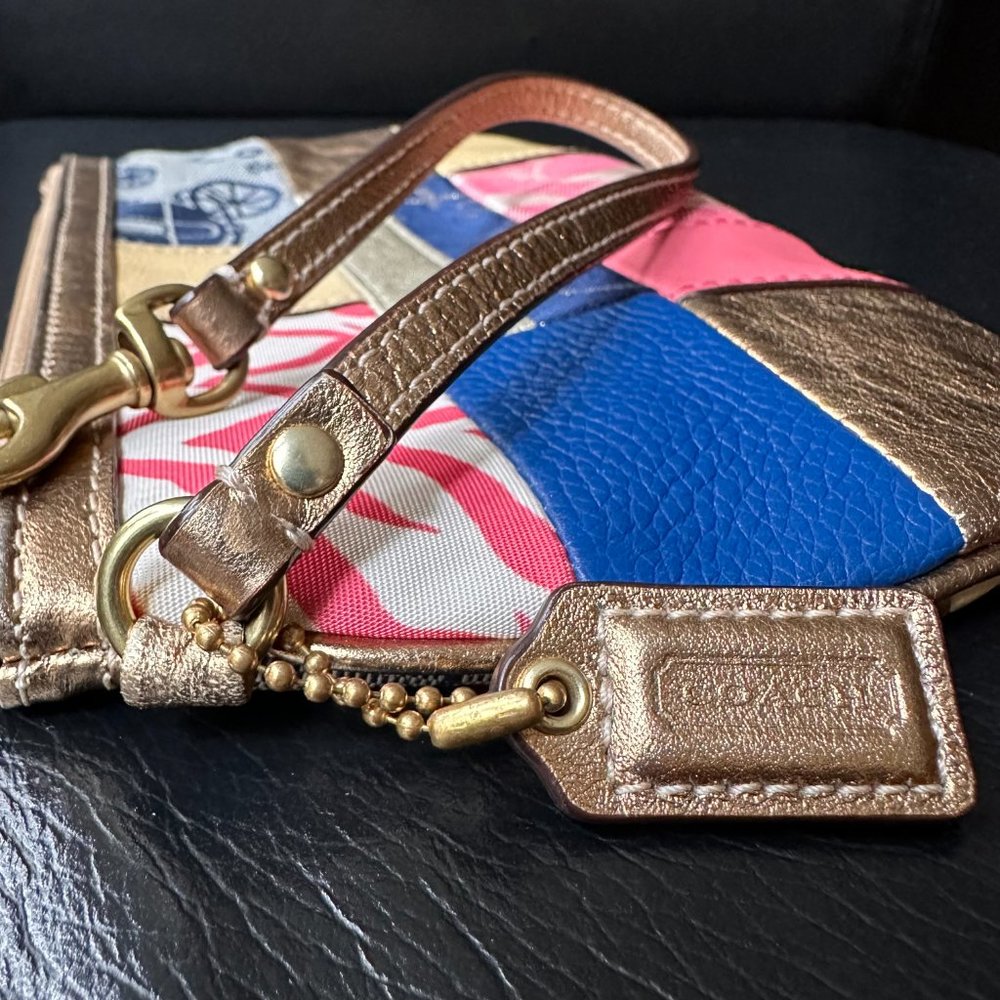 Coach Signature Patchwork gold leather wristlet - Picture 2 of 4